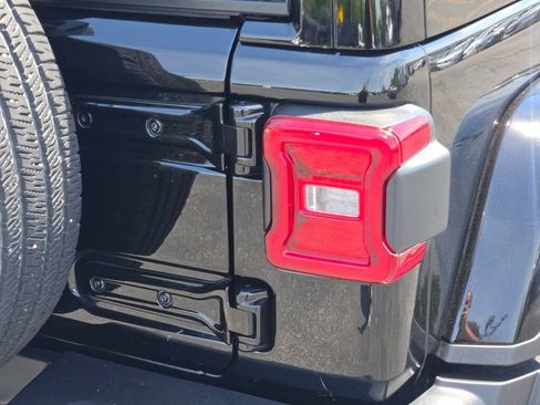 Certified 2025 Jeep Wrangler Unlimited Sahara AWD/4WD image 20