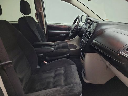 Used 2019 Dodge Grand Caravan SE FWD image 21