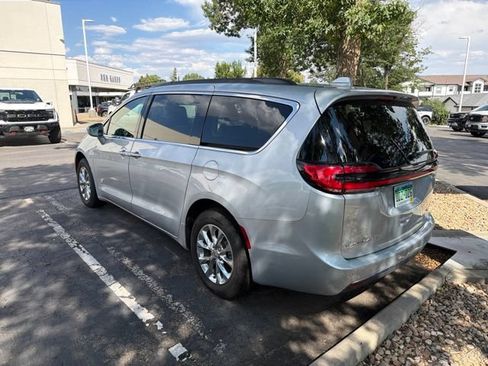 Used 2022 Chrysler Pacifica Touring-L AWD/4WD image 6