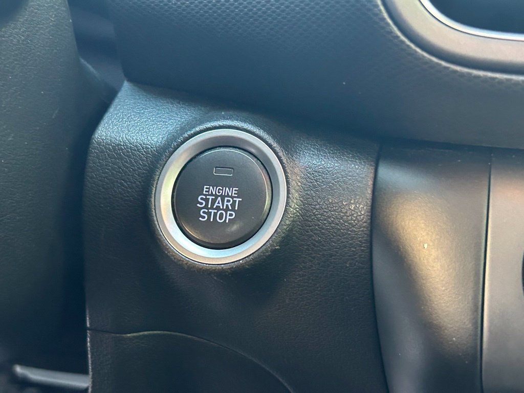 Used 2022 Hyundai Kona Limited FWD image 47