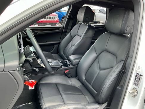 Used 2021 Porsche Macan AWD/4WD image 17