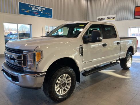 Used 2017 Ford F250 XLT image 1