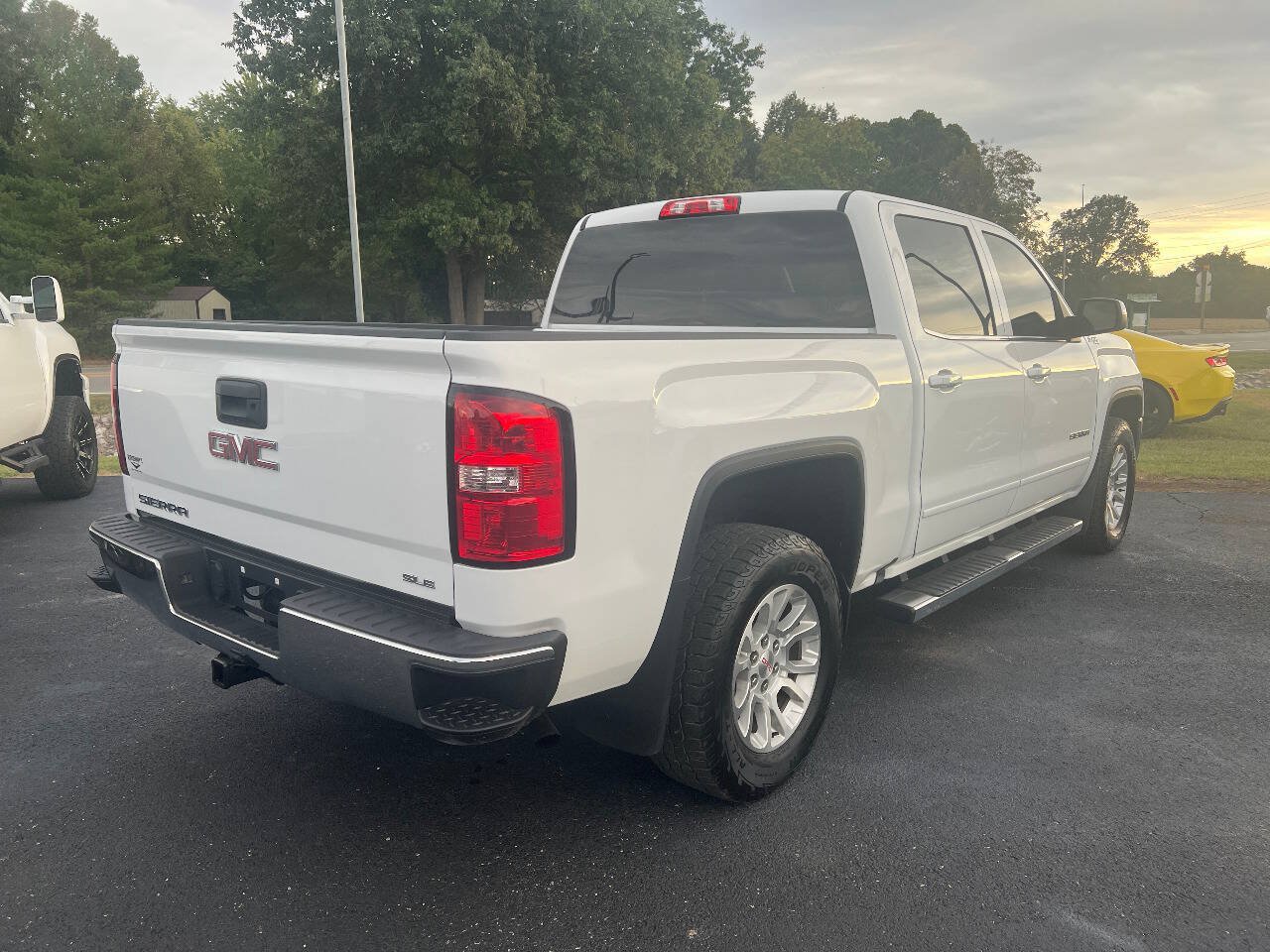 Used 2016 GMC Sierra 1500 SLE w/ SLE Value Package AWD/4WD image 5