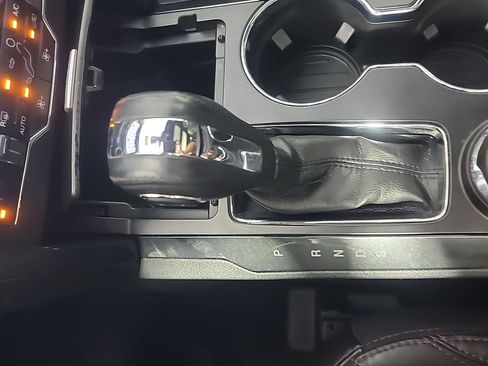 Used 2018 Ford Explorer XLT w/ Equipment Group 202A AWD/4WD image 34