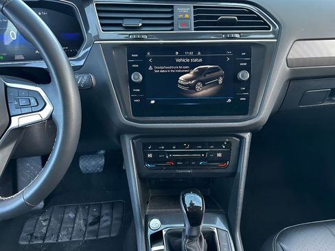 Used 2024 Volkswagen Tiguan SE image 21