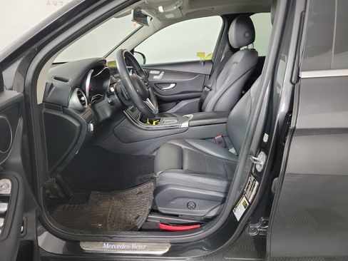 Used 2020 Mercedes-Benz GLC 300 4MATIC image 5