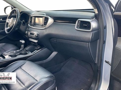 Used 2020 Kia Sorento EX image 16