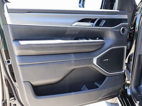 New 2025 Jeep Wagoneer L Series II w/ Premium Group I image 22