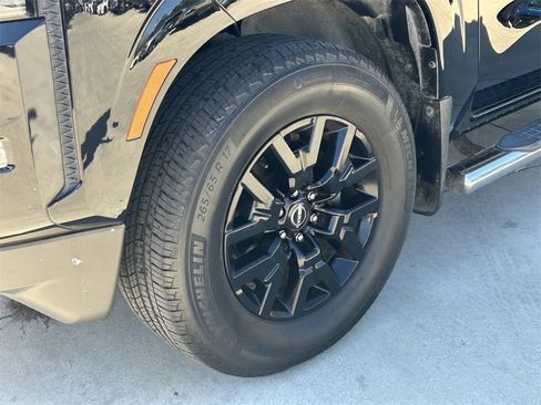 Used 2023 Nissan Frontier SV w/ SV Convenience Package image 9