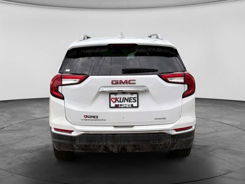 Used 2024 GMC Terrain SLT AWD/4WD image 8