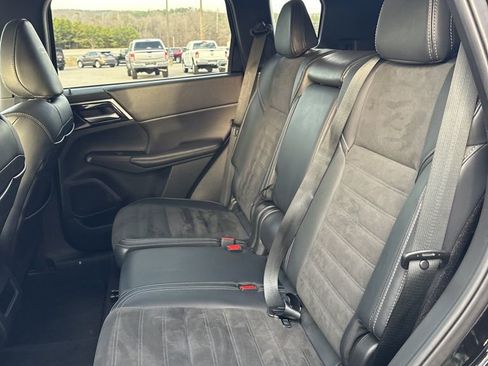 Used 2024 Mitsubishi Outlander SE image 12