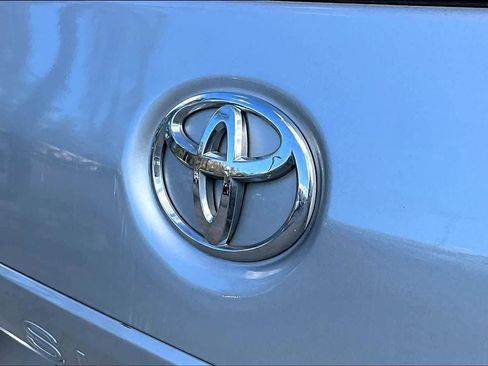 Used 2019 Toyota Sienna XLE image 30