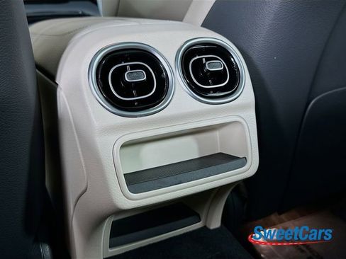 Used 2024 Mercedes-Benz C 300 4MATIC Sedan image 37