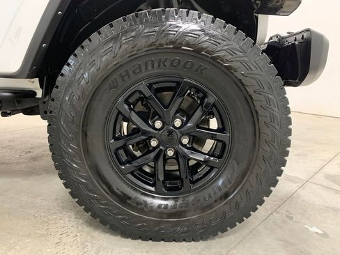 Used 2023 Jeep Gladiator Sport image 11