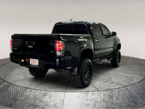 Used 2022 Toyota Tacoma Limited image 7