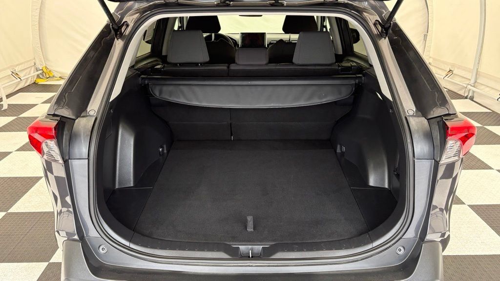 Used 2024 Toyota RAV4 XLE FWD image 4