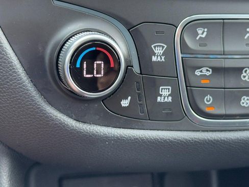 Used 2019 Chevrolet Equinox LT FWD image 18
