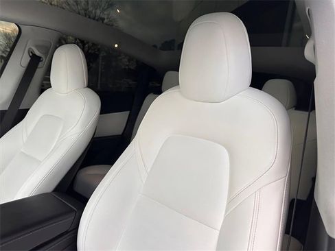Used 2021 Tesla Model Y Performance image 17