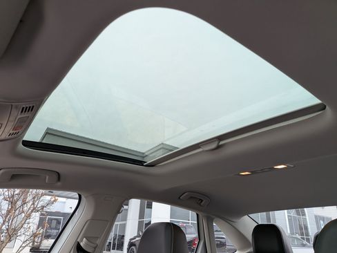 Used 2023 Volkswagen Jetta SE image 15