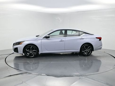 Used 2025 Nissan Altima 2.5 SR AWD/4WD image 3