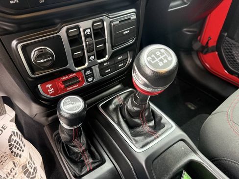 Used 2020 Jeep Gladiator Rubicon AWD/4WD image 25