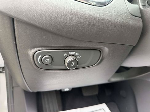 Used 2023 Chevrolet Equinox LS FWD image 19