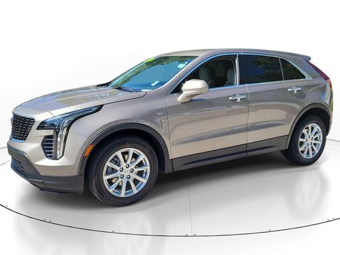 Used 2023 Cadillac XT4 Luxury w/ Cold Weather Package FWD image 8