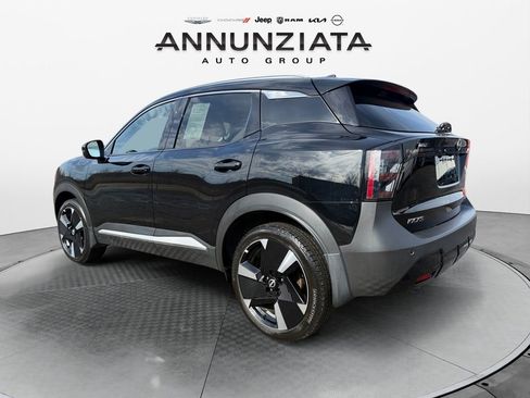 Certified 2025 Nissan Kicks SR image 3