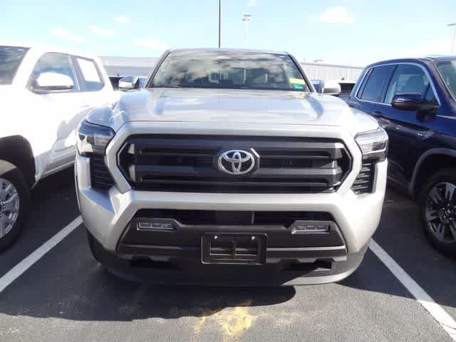 Used 2025 Toyota Tacoma SR5 AWD/4WD image 2