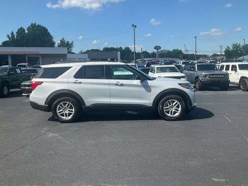 New 2026 Ford Explorer Active RWD image 4