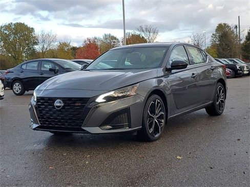 New 2025 Nissan Altima 2.5 SR w/ SR Premium Package image 2