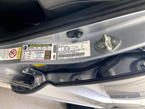Used 2018 Toyota Tacoma SR5 AWD/4WD image 36