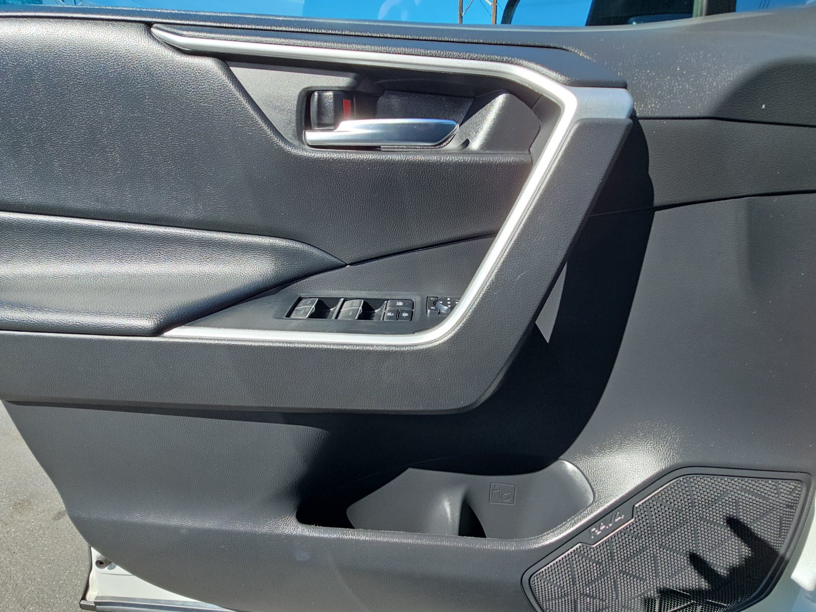 Used 2022 Toyota RAV4 XLE Premium FWD image 26