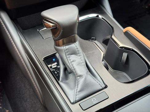 Used 2025 Lexus ES 350 Ultra Luxury w/ Accessory Package (Z1) FWD image 32