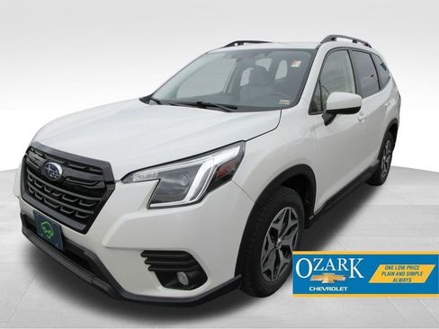 Used 2023 Subaru Forester Premium image 1
