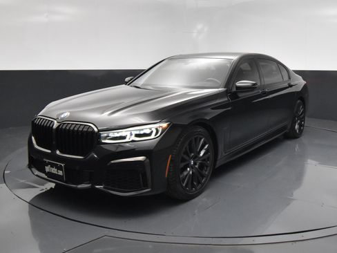 Used 2022 BMW 750i xDrive w/ Luxury Rear Seating Package AWD/4WD image 2