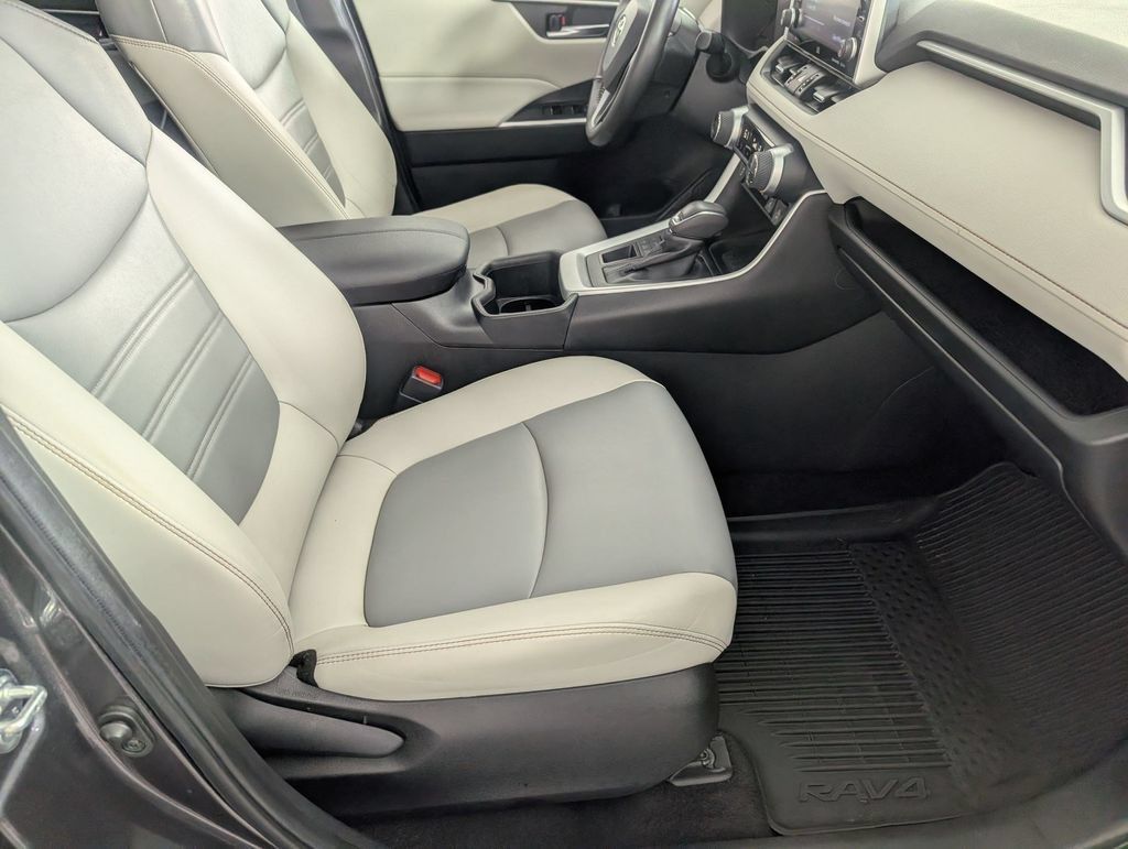 Used 2022 Toyota RAV4 XLE Premium AWD/4WD image 35