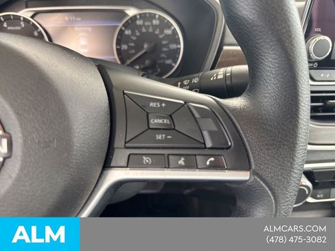 Used 2025 Nissan Altima 2.5 SV FWD image 13