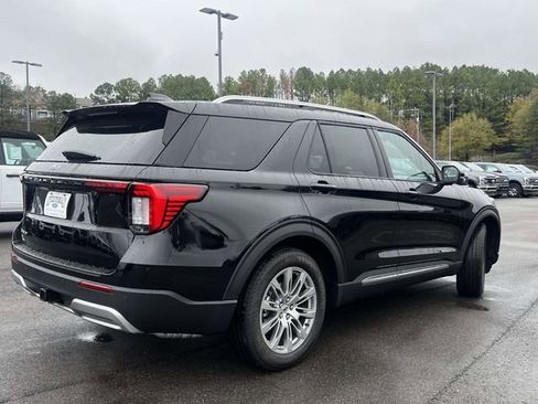 New 2026 Ford Explorer Active w/ Active Comfort Package image 3