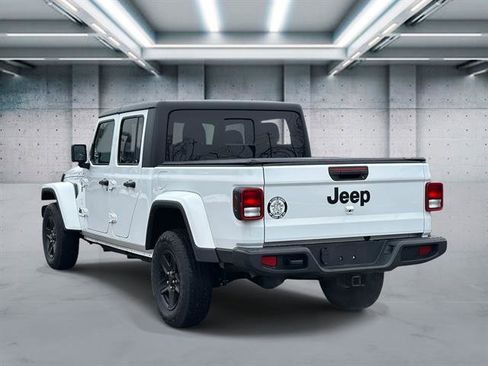 Used 2022 Jeep Gladiator Sport image 6