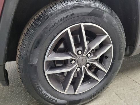 Used 2019 Jeep Grand Cherokee Limited image 31