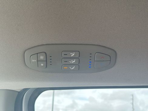 Used 2020 Kia Sedona LX image 32