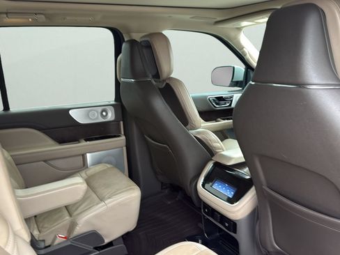 Used 2023 Lincoln Navigator L Reserve AWD/4WD image 29