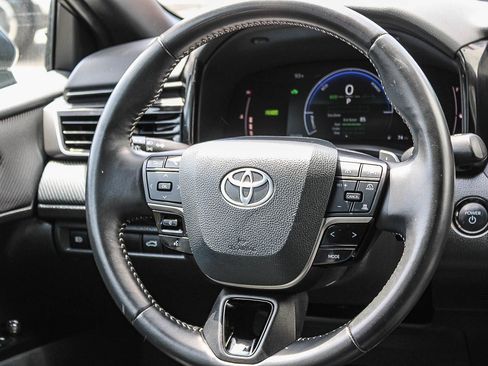 Used 2025 Toyota Camry SE FWD image 17