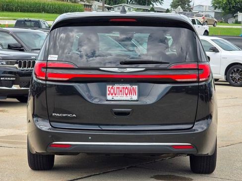 Certified 2023 Chrysler Pacifica Touring-L FWD image 7