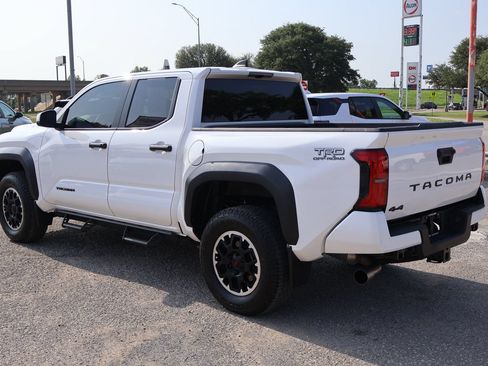 Used 2024 Toyota Tacoma TRD Off-Road AWD/4WD image 11