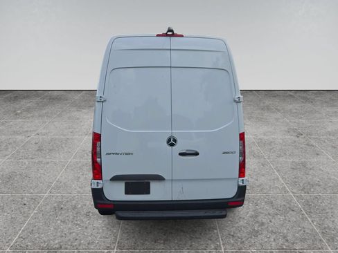Used 2024 Mercedes-Benz Sprinter 2500 image 14