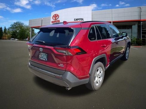 Used 2021 Toyota RAV4 LE AWD/4WD image 6