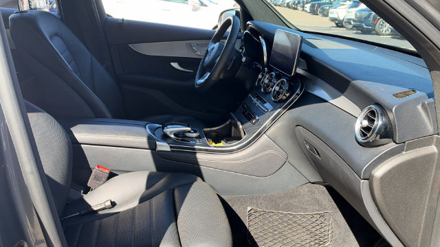 Used 2019 Mercedes-Benz GLC 300 4MATIC image 13