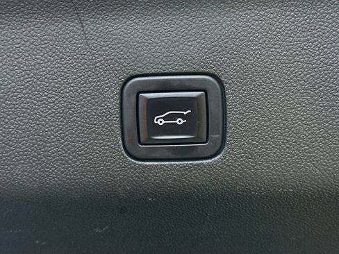 Used 2022 GMC Yukon SLT w/ SLT Luxury Package RWD image 31